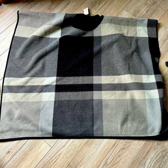 Simonetta Fleece Plaid Poncho-one size - Picture 2 of 6